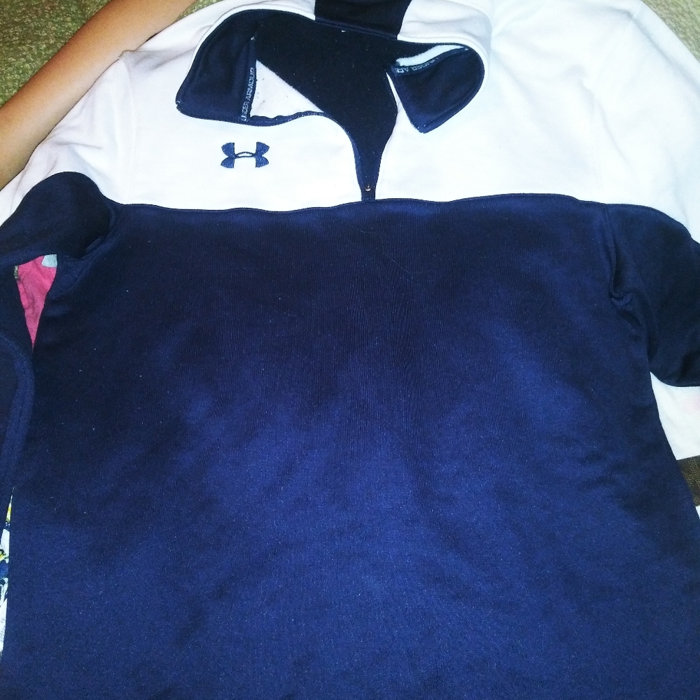 Woman's under armour 1/4 zip pull over